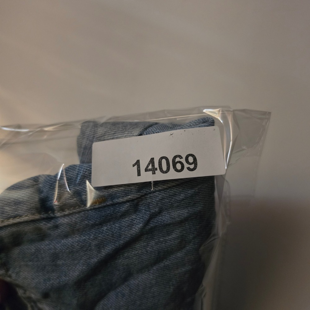 BDG Urban Outfitters Mom High Rise Denim Shorts Light Wash Blue Cuffed Size 24 - Picture 3 of 5